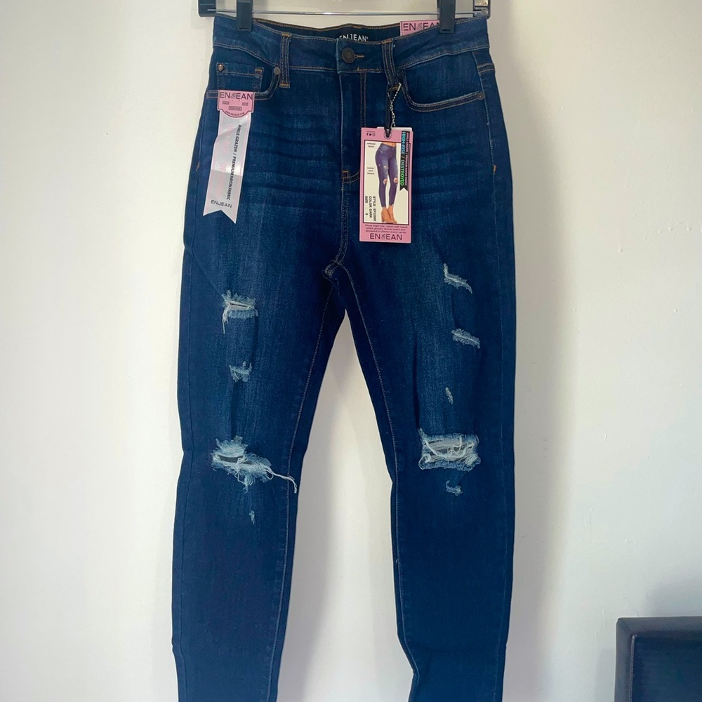 Ripped skinny jeans